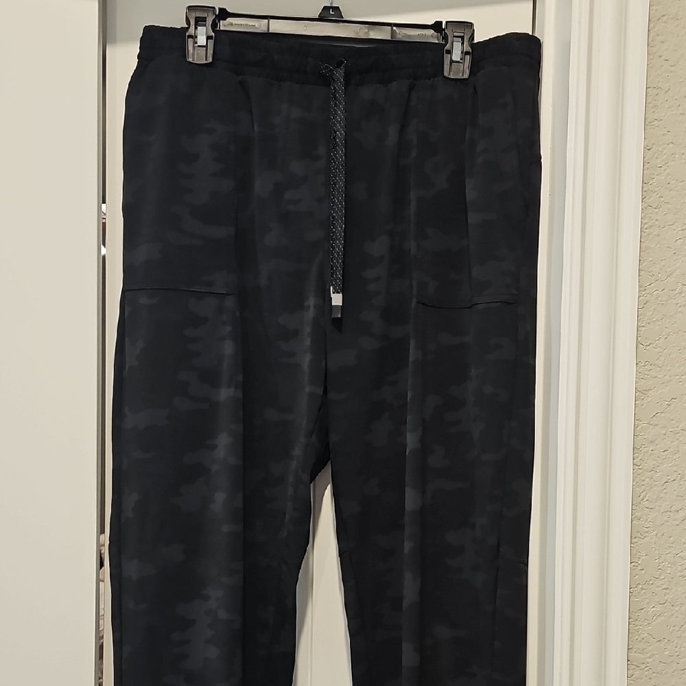 Fabletics Camo Joggers Size 12/14 XL